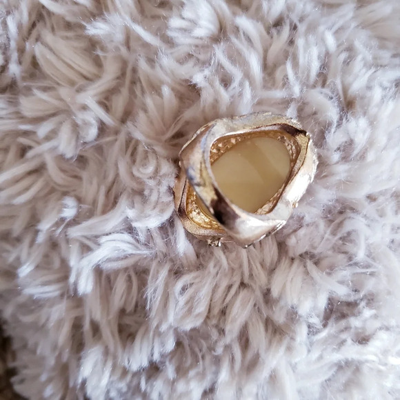 Statement gold ring - Picture 5 of 5